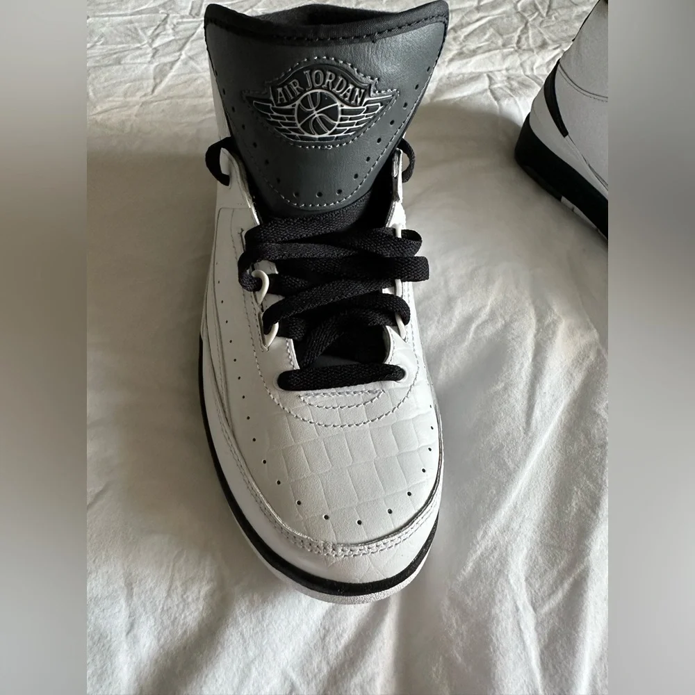 Air Jordan 2 Retro "Wing It" Youth Size 7 NWOT - Picture 11 of 13